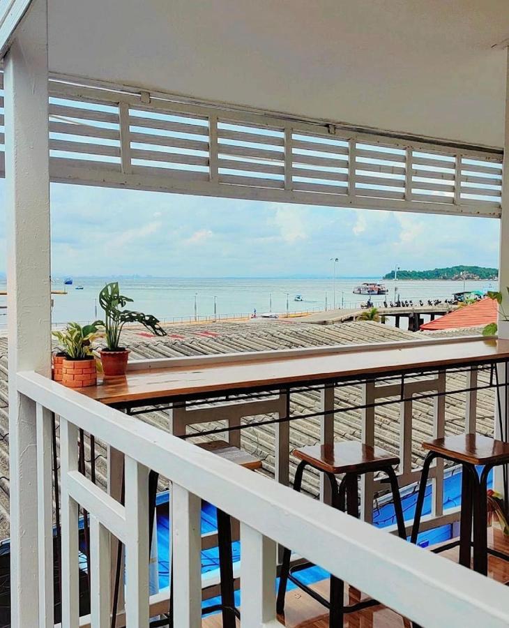 Bed and Breakfast Baan Tipsukon Koh Larn Exterior foto
