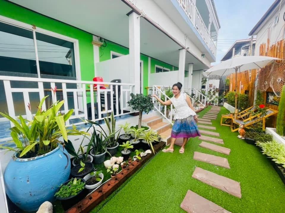 Bed and Breakfast Baan Tipsukon Koh Larn Exterior foto