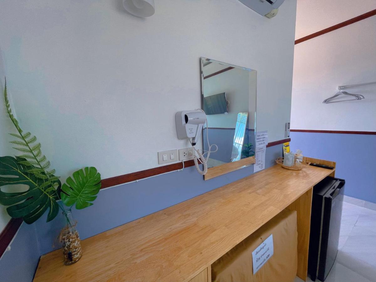 Bed and Breakfast Baan Tipsukon Koh Larn Exterior foto